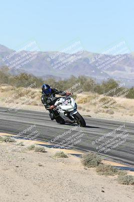 media/Dec-04-2025-Racers Edge (Thu) [[5ebc9f124d]]/3-B Group/3-Session 2 (Turn 7 Inside)/